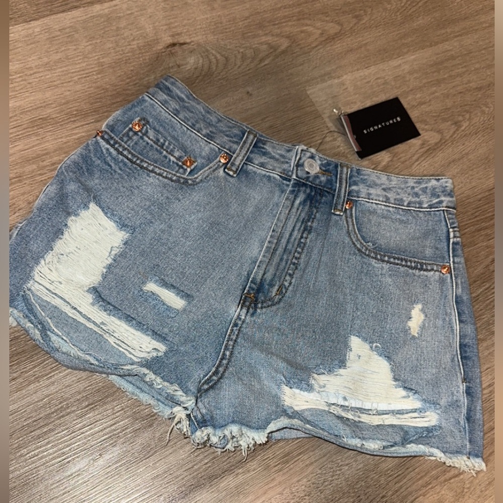 Signature 8 denim shorts